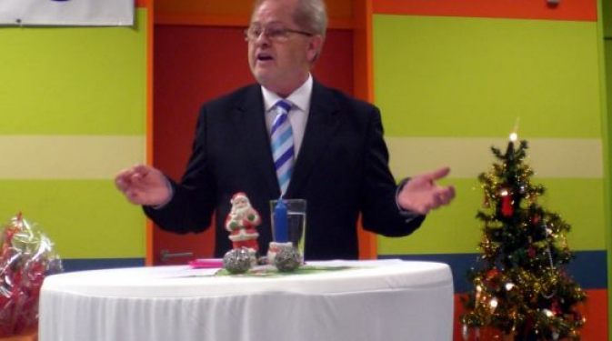 Bürgermeister Wolfgang Koenen eröffnet die Gala.