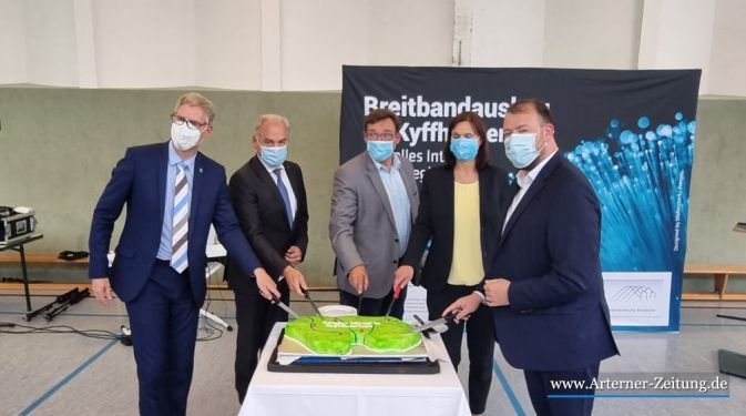 Foto von links: Dr. Thomas Knoll, Stephan Käfer, Steffen Sauerbier, LR Antje Hochwind-Schneider, Daniel Knohr