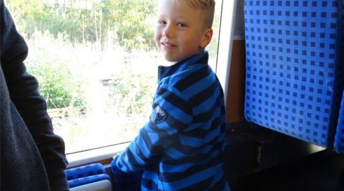 Tristan Kluschnik im ersten Schülerferienzug auf der Fahrt nach Wangen, Foto: Kerstin Herzau