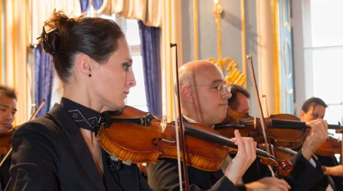Foto: Das Loh-Orchester im Blauen Saal; Foto: Tilmann Graner