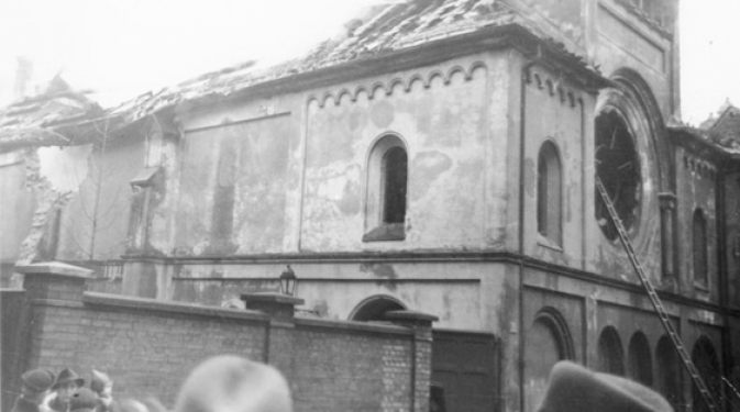 Die orthodoxe Synagoge Ohel Jakob in der Münchner Herzog-Rudolf-Straße nach dem Brandanschlag am 9. November 1938, Foto: Bundesarchiv, Bild 146-1970-041-46 / CC-BY-SA