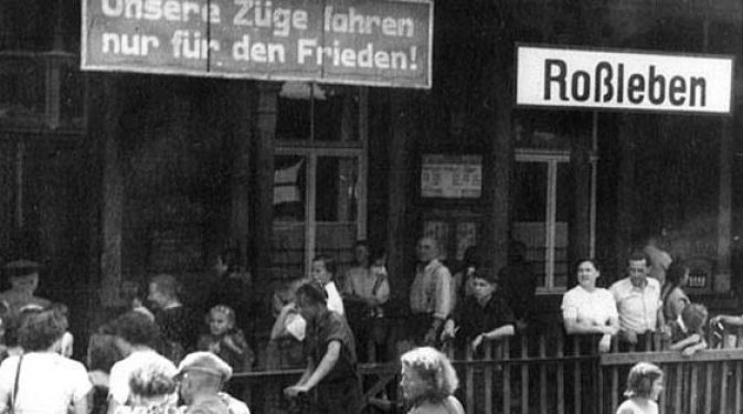 Nachkriegszeit am Bahnhof Roßleben. Foto von Familie Heidenreich. www.unstrutbahn.de