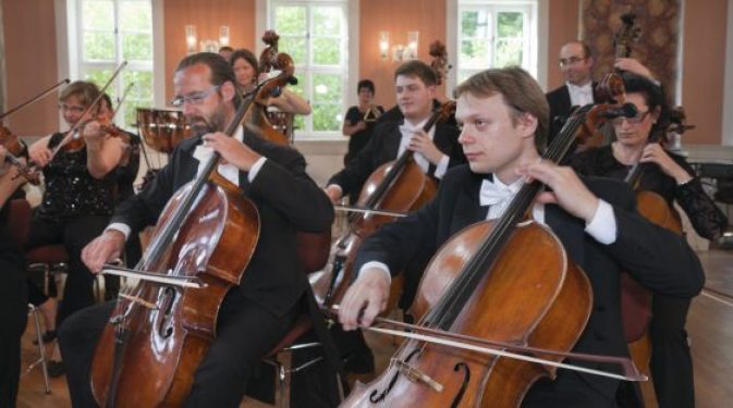 Foto: Alexander Wegelin (vorne re.), Loh-Orchester Sondershausen. Foto: Tilmann Graner