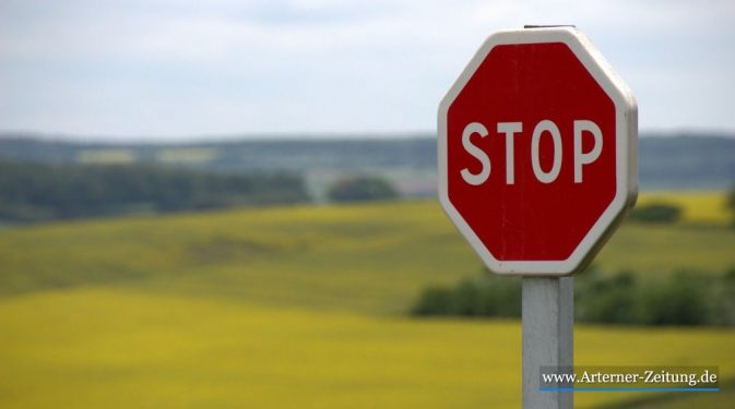 Image by Walter Knerr from Pixabay https://pixabay.com/photos/stop-sign-traffic-sign-road-sign-634941/