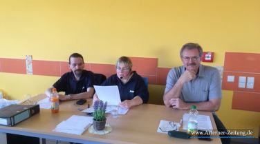 Vorsitzende verliest Rechenschaftsbericht - v.l. R. Römer, I. Römer u. J. Korte