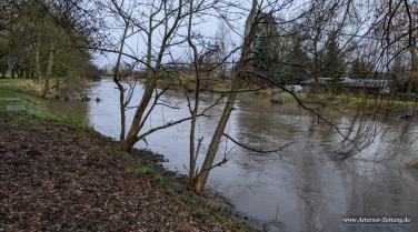 volle Unstrut am Salinepark