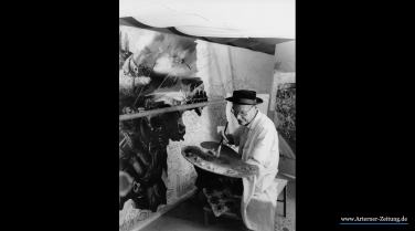 Der Leipziger Maler Werner Tübke am 16. August 1983 beim Beginn der Malarbeiten am Monumentalgemälde