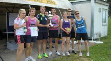 Spielen und Helfen beim Volleyballturnier