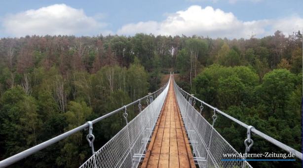 Feierliche Einweihung der Hängeseilbrücke im Bärental in der Hohen Schrecke