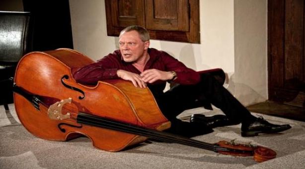„Der Kontrabass“ mit Frank Sieckel wieder in der Traditionsbrennerei