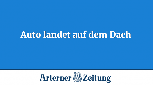 Auto landet auf dem Dach
